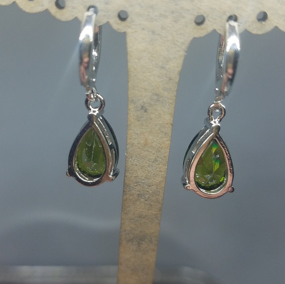 Chrysolite (green) Waterdrop Earrings - Picture 4 of 5